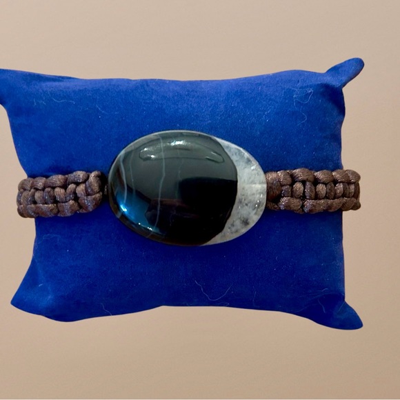 Natural black banded agate bracelet, adjustable; unisex - Picture 6 of 8